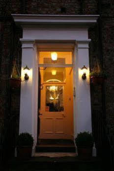 Blossoms York Guesthouse ภายนอก รูปภาพ